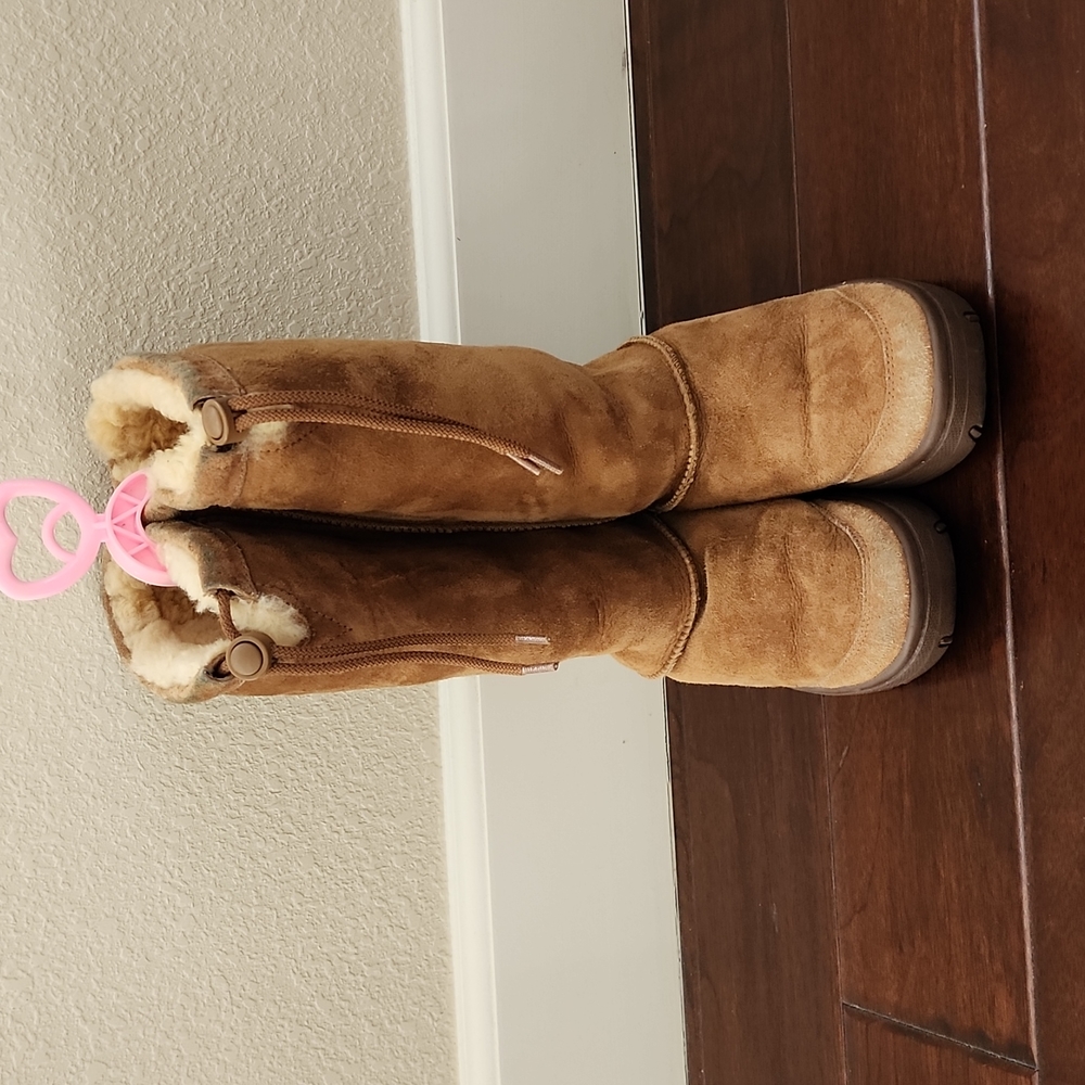 Ugg tall chestnut boots sz 6